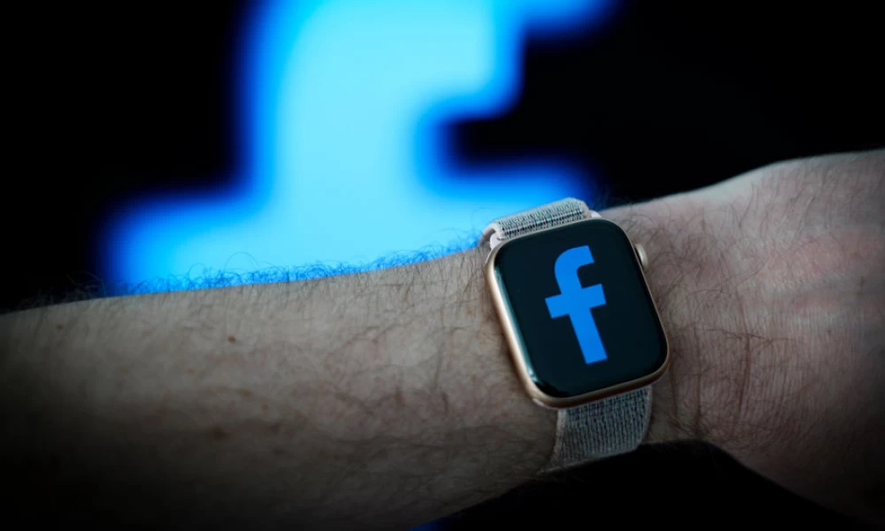 Το Facebook ετοιμάζεται να κυκλοφορήσει το δικό του smartwatch